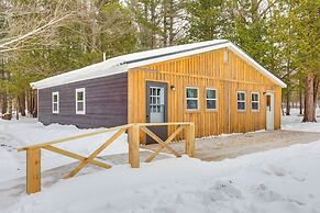 2 Ponds & Trail Access: Peaceful Cabin in Calumet!