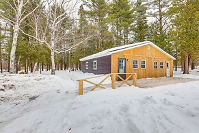 2 Ponds & Trail Access: Peaceful Cabin in Calumet!