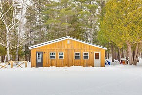 2 Ponds & Trail Access: Peaceful Cabin in Calumet!