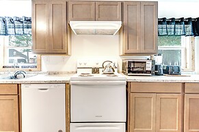 2 Ponds & Trail Access: Peaceful Cabin in Calumet!