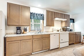 2 Ponds & Trail Access: Peaceful Cabin in Calumet!