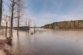 Greers Ferry Lake Access & Deck: Group Getaway!