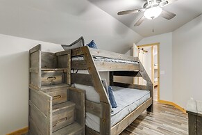 Greers Ferry Lake Access & Deck: Group Getaway!