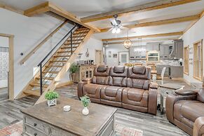 Greers Ferry Lake Access & Deck: Group Getaway!