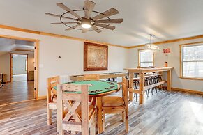 Greers Ferry Lake Access & Deck: Group Getaway!