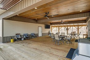 Greers Ferry Lake Access & Deck: Group Getaway!