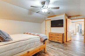 Greers Ferry Lake Access & Deck: Group Getaway!