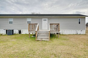 8 Mi to Dtwn Greenville: Bethel Home w/ Yard