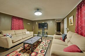 8 Mi to Dtwn Greenville: Bethel Home w/ Yard