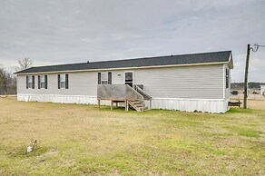 8 Mi to Dtwn Greenville: Bethel Home w/ Yard