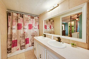 8 Mi to Dtwn Greenville: Pet-friendly Family Home!