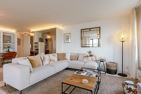 Hydro Palace - Stylish Charming Apartment With s