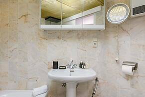 Hydro Palace - Stylish Charming Apartment With s