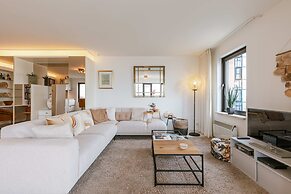 Hydro Palace - Stylish Charming Apartment With s