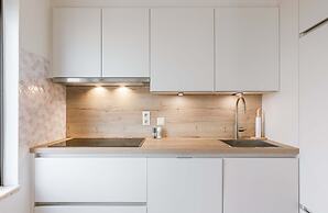 Hydro Palace - Stylish Charming Apartment With s