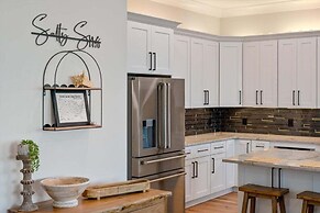 Salty Sue 6 Bedroom Home