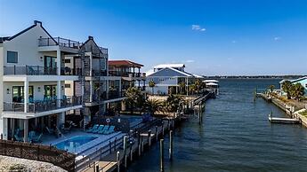 Salty Sue 6 Bedroom Home