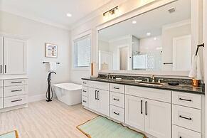 Salty Sue 6 Bedroom Home