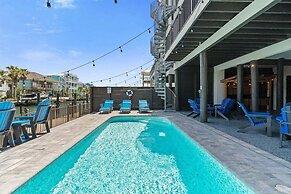 Salty Sue 6 Bedroom Home