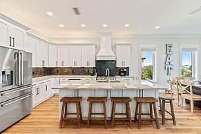 Salty Sue 6 Bedroom Home