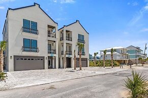 Salty Sue 6 Bedroom Home