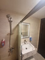 Charming Amman Apartment With Central Air-con & Street Parking