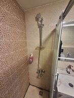 Charming Amman Apartment With Central Air-con & Street Parking