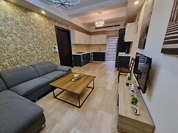 Charming Amman Apartment With Central Air-con & Street Parking