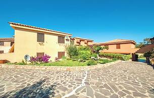 Residence in Marinella just 100 mt from the sea