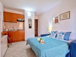 Residence in Marinella just 100 mt from the sea