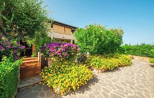 Residence in Marinella just 100 mt from the sea