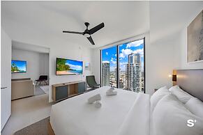 Downtown 1BR Apt with Skyline Views