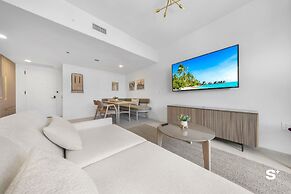 Downtown 1BR Apt with Skyline Views