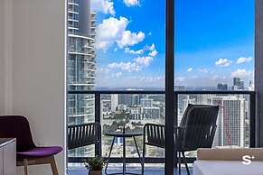 Downtown 1BR Apt with Skyline Views