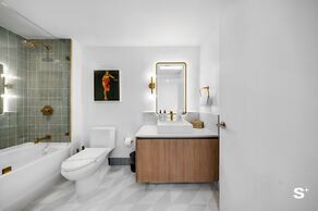 Downtown 1BR Apt with Skyline Views