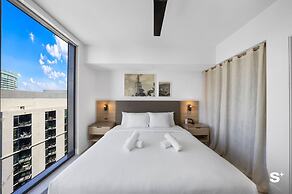 Downtown 1BR Apt with Skyline Views