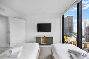 Downtown 1BR Apt with Skyline Views