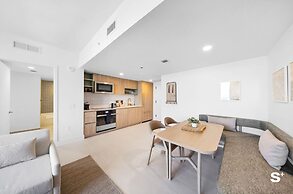 Downtown 1BR Apt with Skyline Views