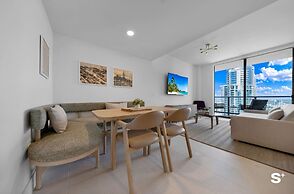 Downtown 1BR Apt with Skyline Views