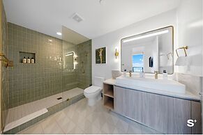 Luxury Downtown 2 BR with Skyline View