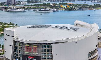 Luxury Downtown 2 BR with Skyline View