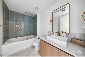 Luxury Downtown 2 BR with Skyline View