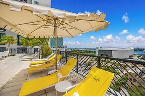 Luxury Downtown 2 BR with Skyline View