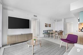 Luxury Downtown 2 BR with Skyline View