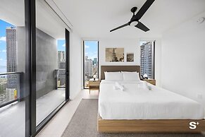 Luxury Downtown 2 BR with Skyline View