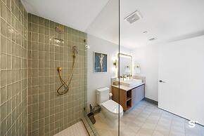 Luxury Downtown 2 BR with Skyline View