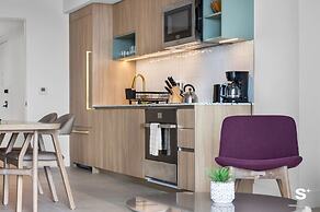 Luxury Downtown 2 BR with Skyline View