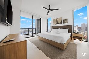 Luxury Downtown 2 BR with Skyline View