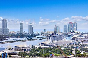 Luxury Downtown 2 BR with Skyline View