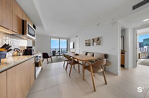 Luxury Downtown 2 BR with Skyline View